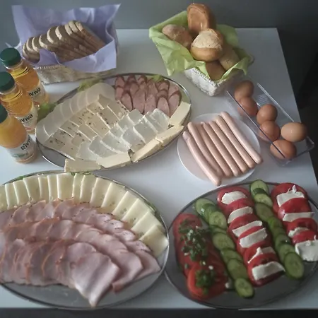 بيت شباب Helios *